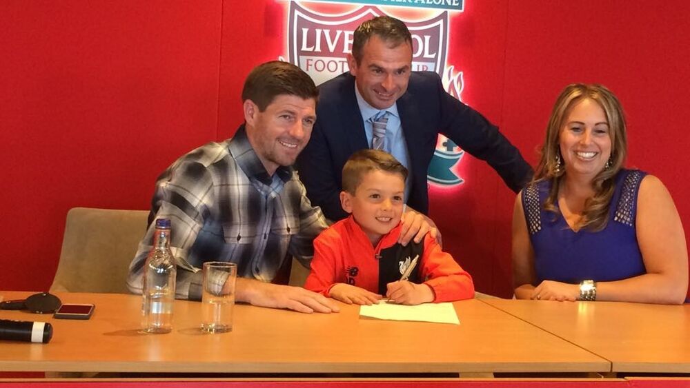 Ormskirk FC Under 8s Player signs for Liverpool FC