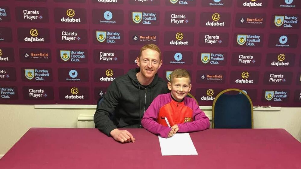Ormskirk FC Under 8s Player signs for Burnley FC
